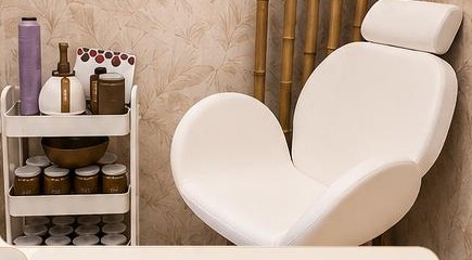 Cabina de estética y sillón de tratamientos